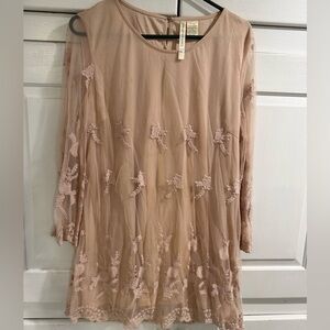 Chic Long Sleeve Lace Dress in Blush